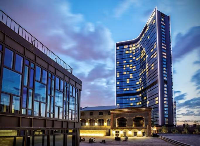 1 фото отеля "Hilton Istanbul Bomonti Hotel & Conference Center"