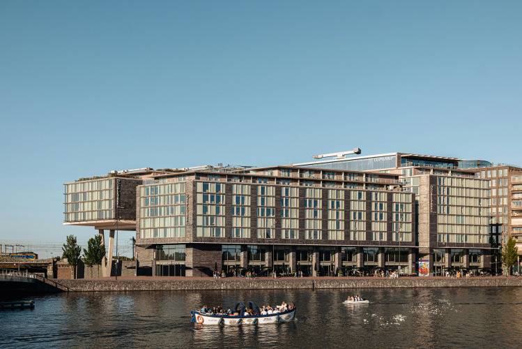 1 фото отеля "DoubleTree by Hilton Amsterdam Centraal Station"