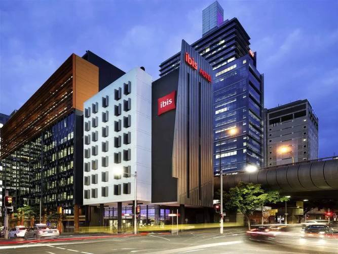 1 фото отеля "ibis Sydney Barangaroo Hotel"