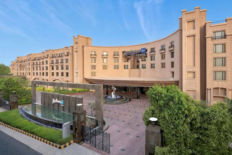 1 фото отеля "Radisson Blu Plaza Delhi Airport"
