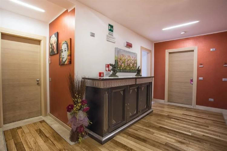 1 фото отеля "La Grotta Hotel"