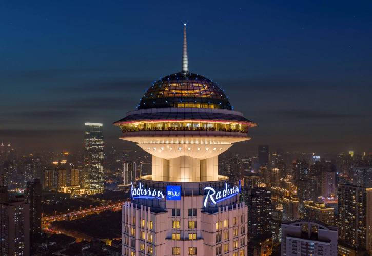 1 фото отеля "Radisson Blu Hotel Shanghai New World"