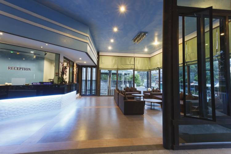 1 фото отеля "Blue Carina Hotel"