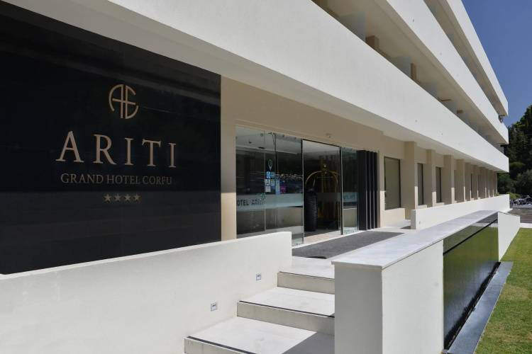 1 фото отеля "Ariti Grand Hotel Corfu"