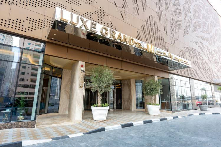 1 фото отеля "Luxe Grand Hotel Apartments"