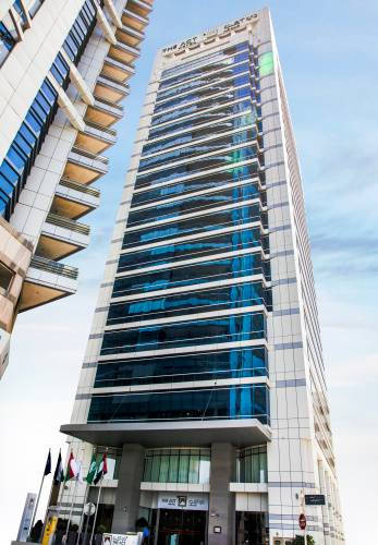 1 фото отеля "Отель The ACT Hotel - Sharjah"