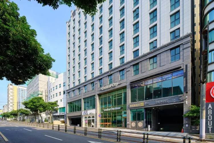 1 фото отеля "Jeju Central City Hotel"