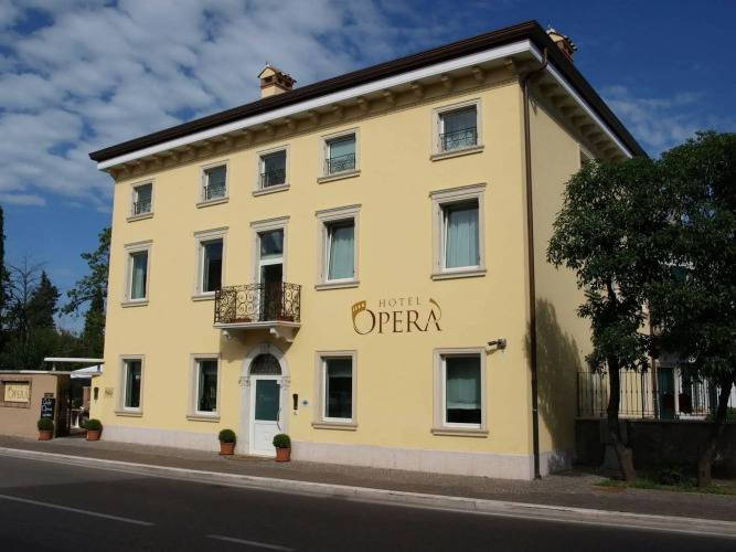 1 фото отеля "Hotel Opera'"