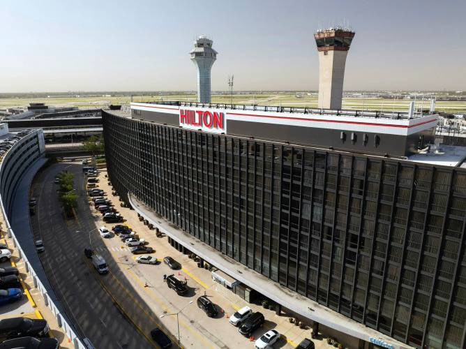 1 фото отеля "Hilton Chicago O'Hare Airport"