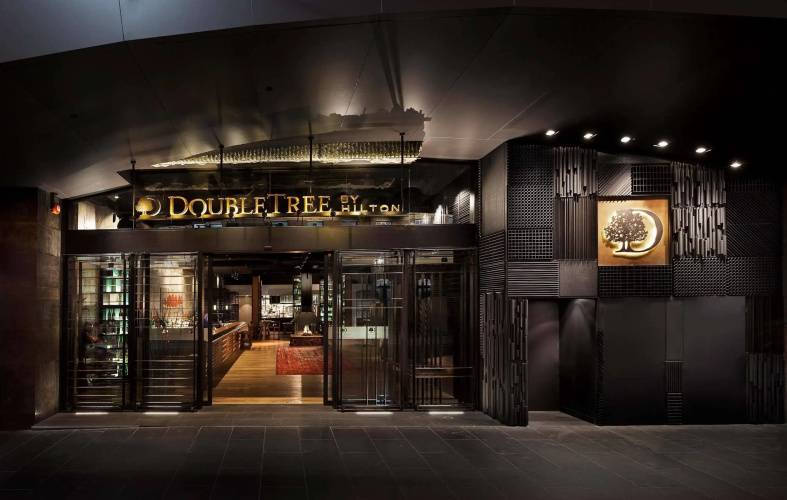 1 фото отеля "DoubleTree by Hilton Hotel Melbourne - Flinders Street"