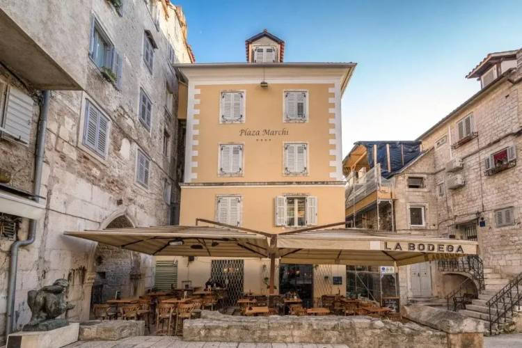 1 фото отеля "Plaza Marchi Old Town - MAG Quaint & Elegant Boutique Hotels"