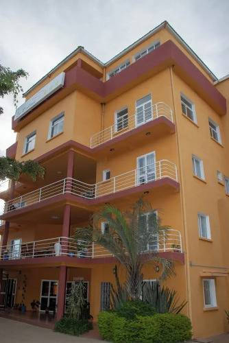 1 фото отеля "Hôtel Les 12 Collines, Ivato Ambohijanahary"