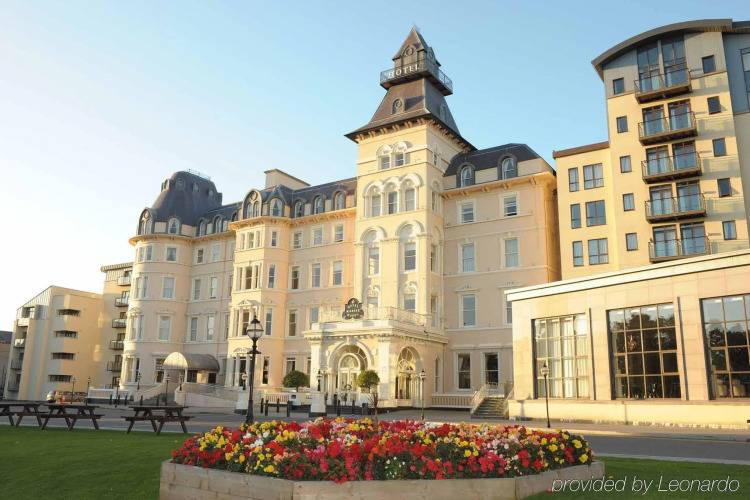 1 фото отеля "The Royal Marine Hotel"