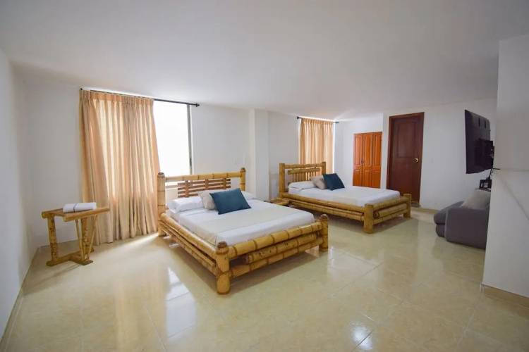 1 фото отеля "Hotel Toledo Plaza"