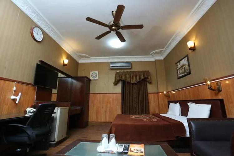 1 фото отеля "Regine Inn Hotel"