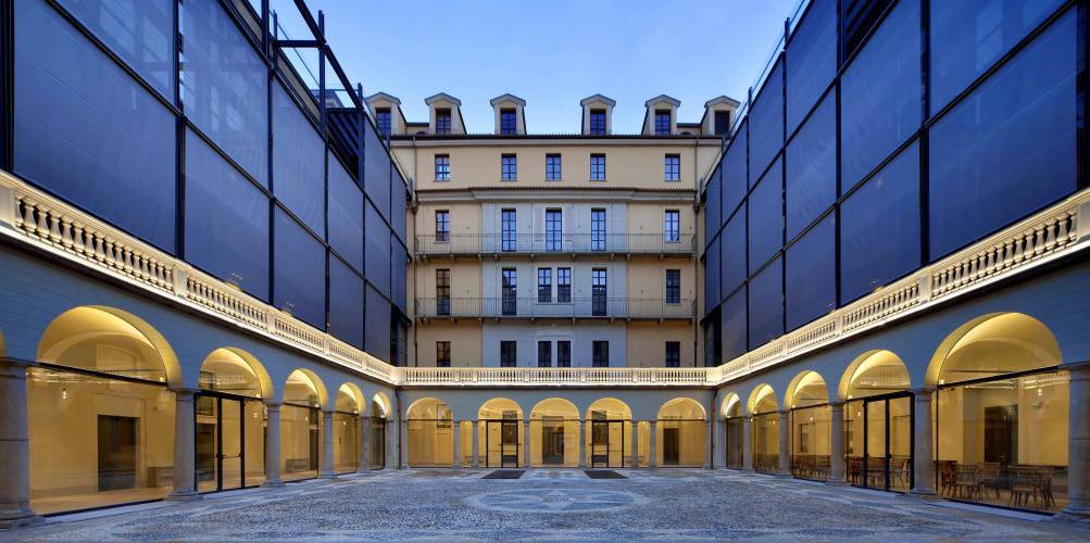 1 фото отеля "NH Collection Torino Piazza Carlina"