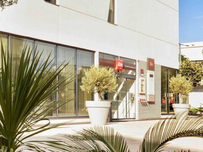 1 фото отеля "Ibis Marseille Centre Euromed"