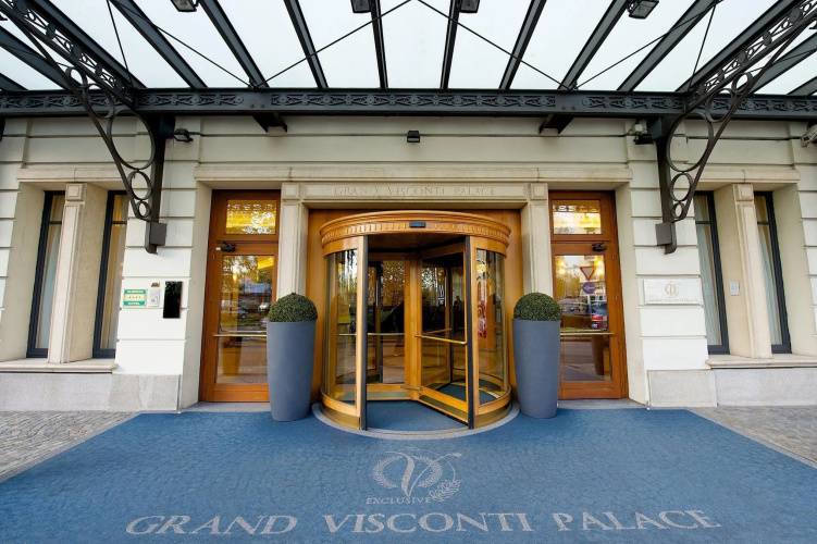 1 фото отеля "Grand Visconti Palace"