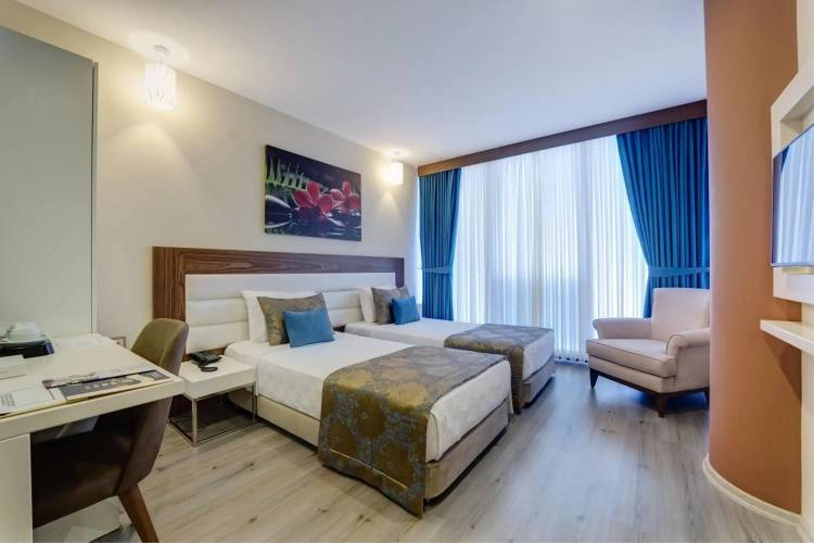 1 фото отеля "Forum Suite Hotel"