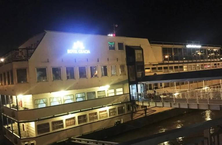 1 фото отеля "Botel Gracia"