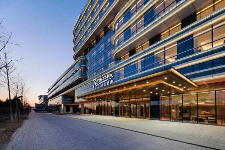 1 фото отеля "Radisson Hotel, Beijing Daxing Airport"