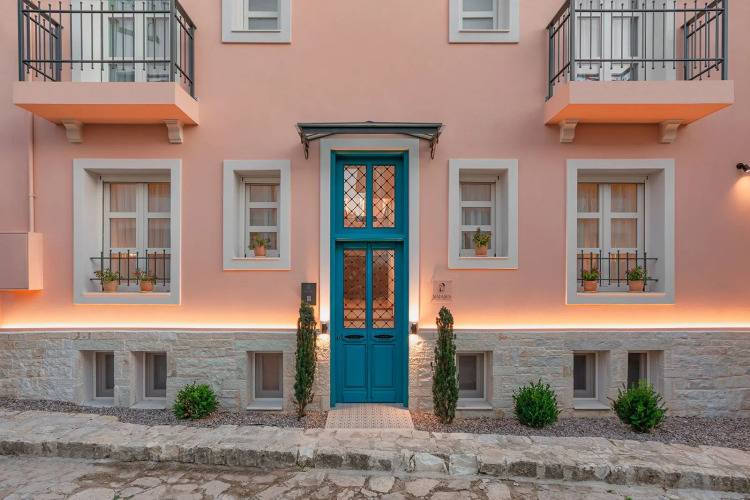 1 фото отеля "NAIADES the residence ioannina castle"