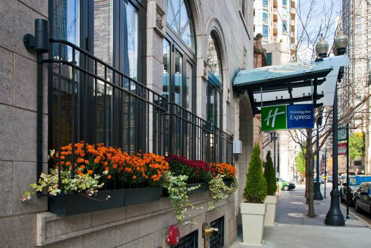1 фото отеля "Holiday Inn Express Chicago - Magnificent Mile by IHG"