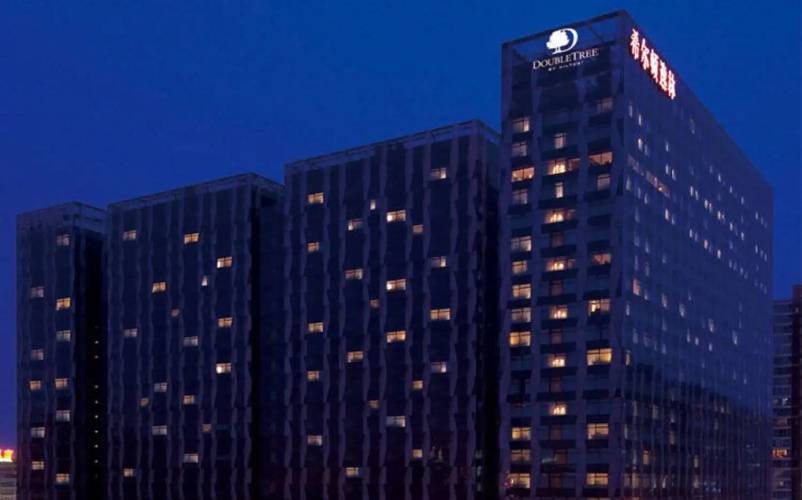 1 фото отеля "DoubleTree by Hilton Beijing"