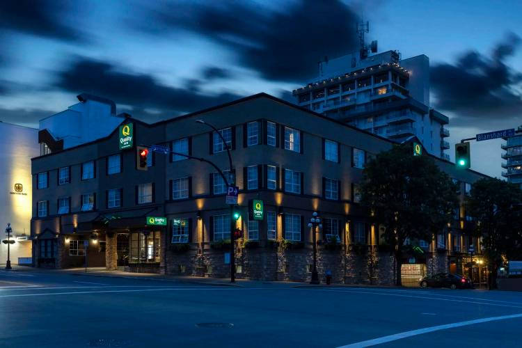 1 фото отеля "Quality Inn Downtown Inner Harbour"