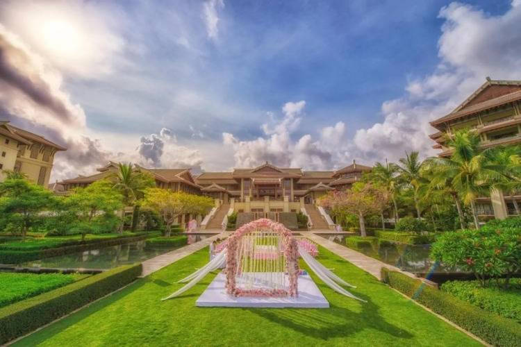 1 фото отеля "Отель The Ritz-Carlton Sanya Yalong Bay"