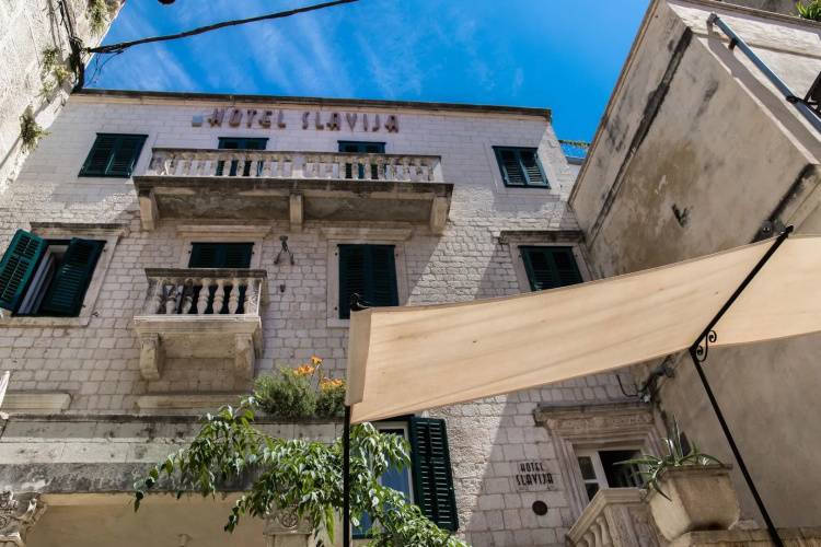 1 фото отеля "Slavija Culture Heritage Hotel"