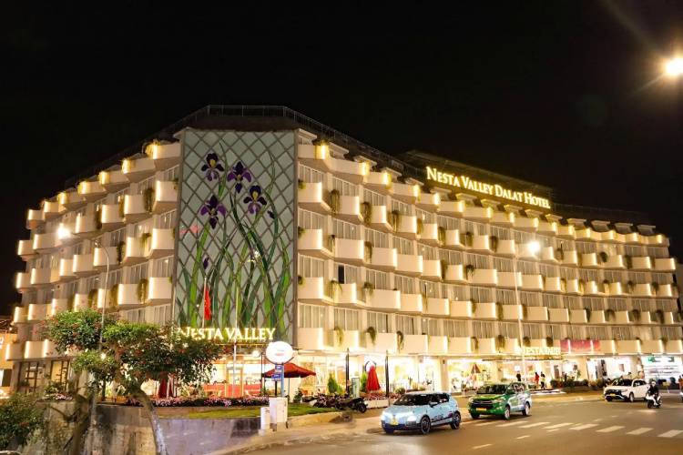 1 фото отеля "Nesta Valley Dalat Hotel - Golf Valley Hotel"