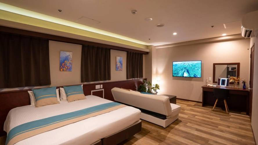 1 фото отеля "Rycom Crystal Hotel"