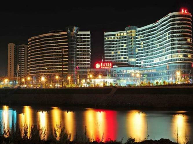 1 фото отеля "Zhangjiajie Huatian Hotel"