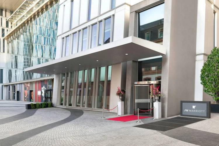 1 фото отеля "JW Marriott Hotel Frankfurt"