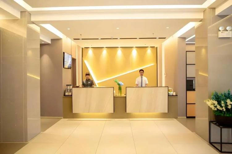 1 фото отеля "Homeinn Selected Hotel (Heihe Central Avenue Pedestrian Street)"