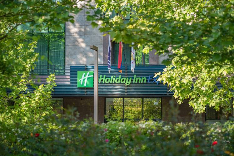 1 фото отеля "Holiday Inn Express - Yerevan by IHG"