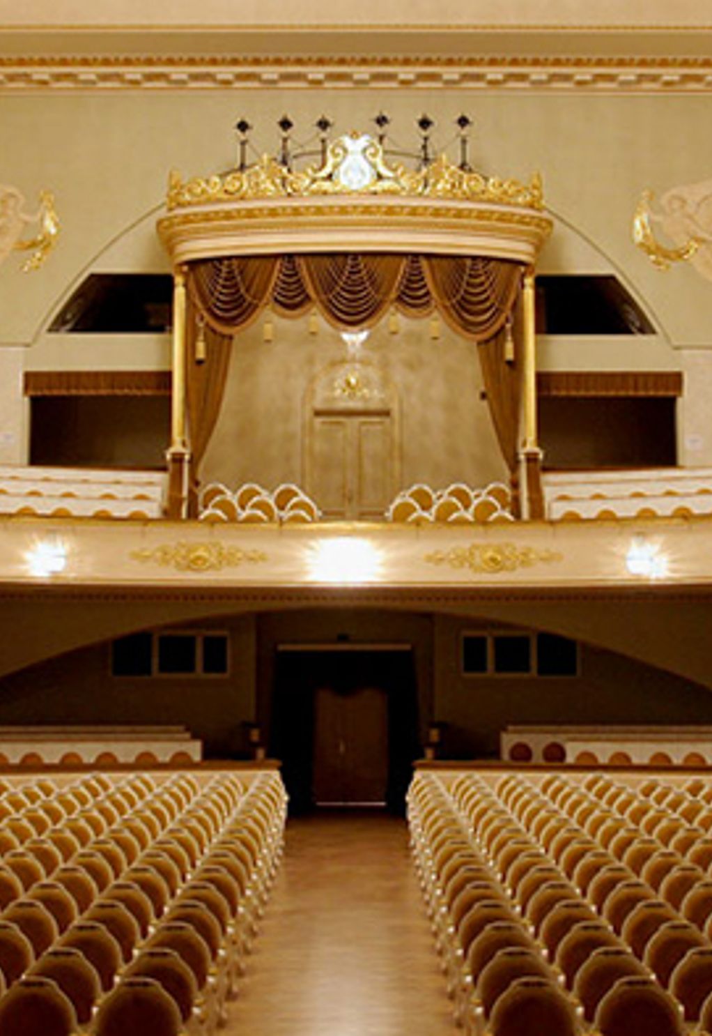 Театр музкомедии спб малый зал