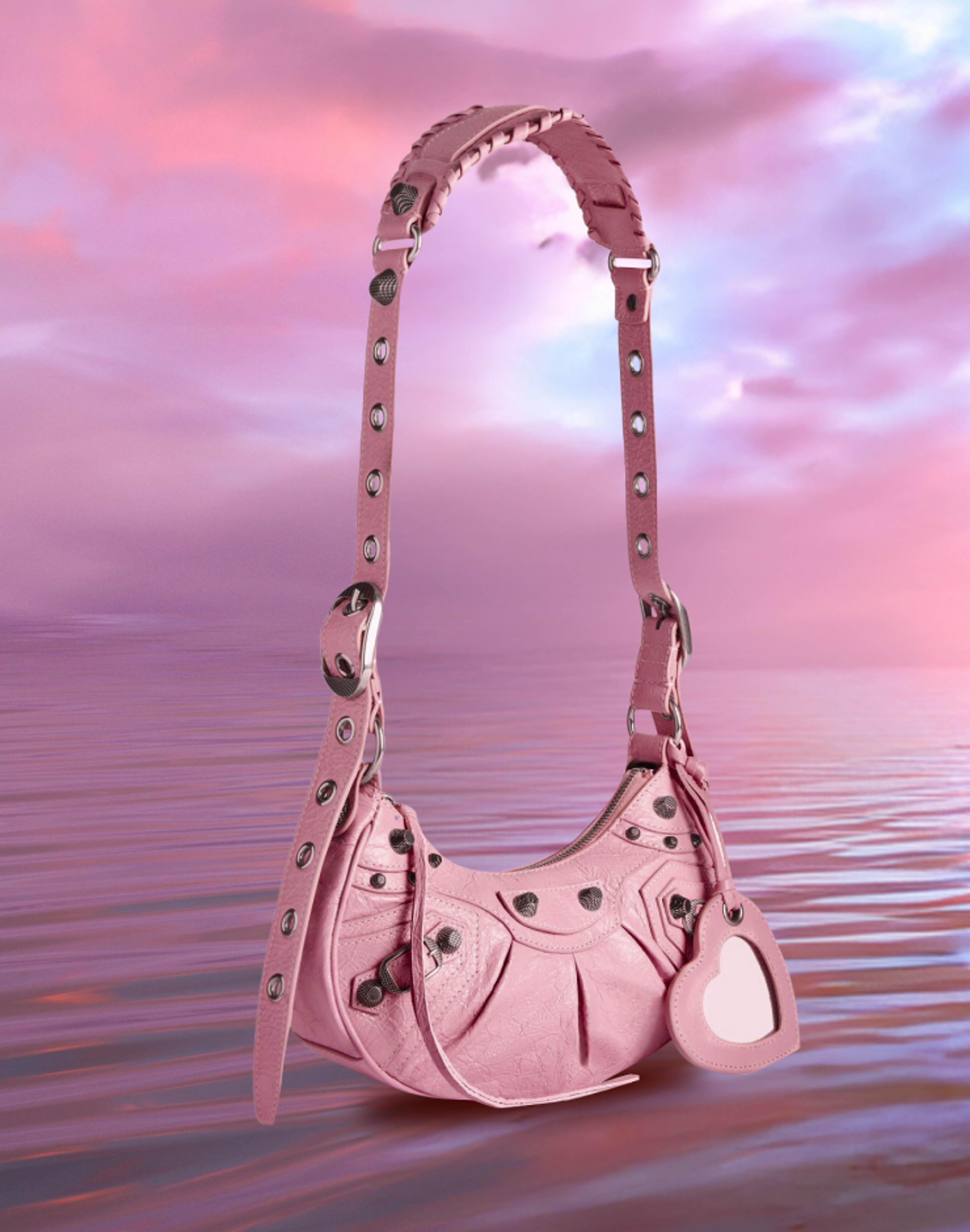 Обложка статьи Культовая вещь: сумка Balenciaga Le Cagole