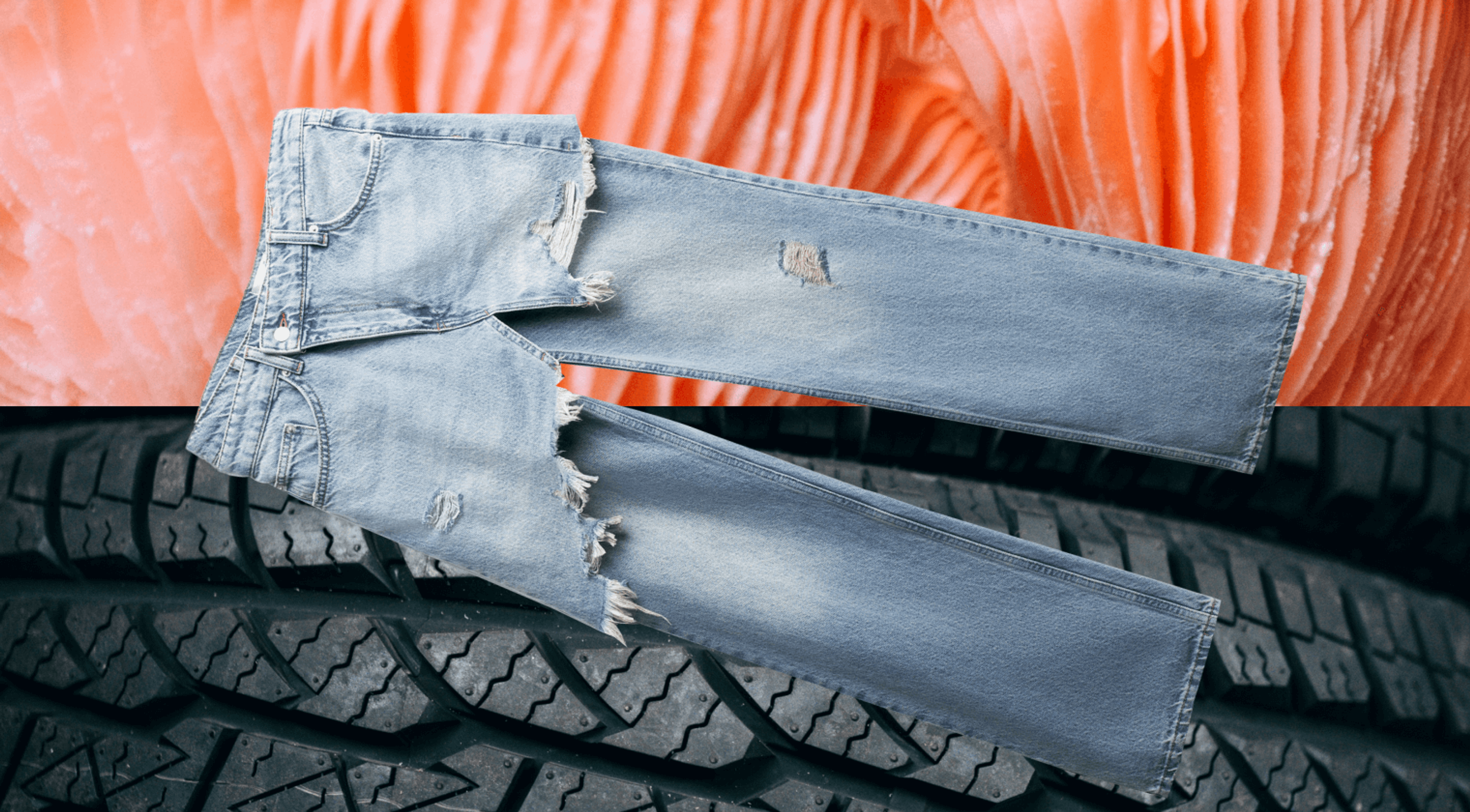 Самые странные джинсы сезона — с юбкой, бахромой и грязными коленями