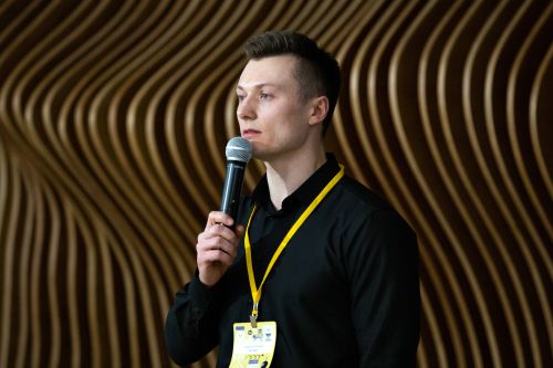 https://imgproxy.cdn-tinkoff.ru/weight500/aHR0cHM6Ly9jZG4udGJhbmsucnUvc3RhdGljL21lZXR1cHMvYXJjaGl2ZS81YTM1YTg4ZS0xZTQyLTQwYWUtOTMwOC0zYzIyMTIwMTQ2MzUuanBn