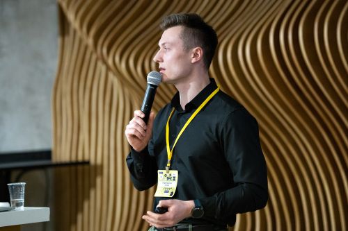 https://imgproxy.cdn-tinkoff.ru/weight500/aHR0cHM6Ly9jZG4udGJhbmsucnUvc3RhdGljL21lZXR1cHMvYXJjaGl2ZS9hYjU1ZDI1NC03NjZkLTRmNDYtOTIwZC1hOWQ3MGY5NWY2OTUuanBn