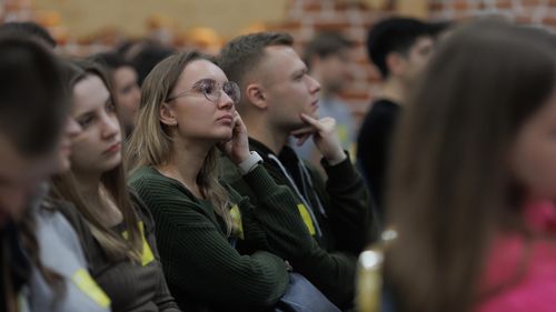 https://imgproxy.cdn-tinkoff.ru/weight500/aHR0cHM6Ly9jZG4udGJhbmsucnUvc3RhdGljL21lZXR1cHMvYXJjaGl2ZS9iNWI0MWQyOS01NzU4LTQ1ODktODkzYy01MzEwN2RiN2MzODcuanBn